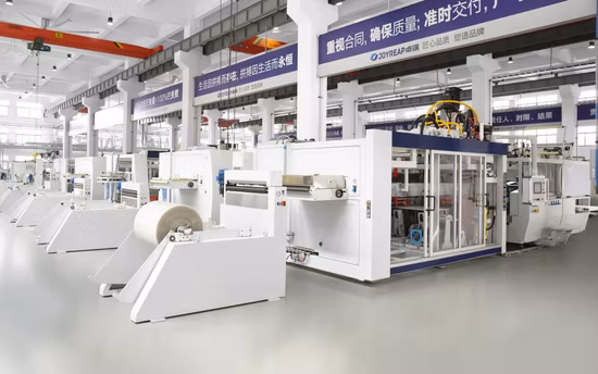 Tasse à thé au lait jetable multi-stations épaissie haute tasse en plastique mince jus de boisson tasse grande tasse d'injection Machine de conditionnement de thermoformage personnalisée